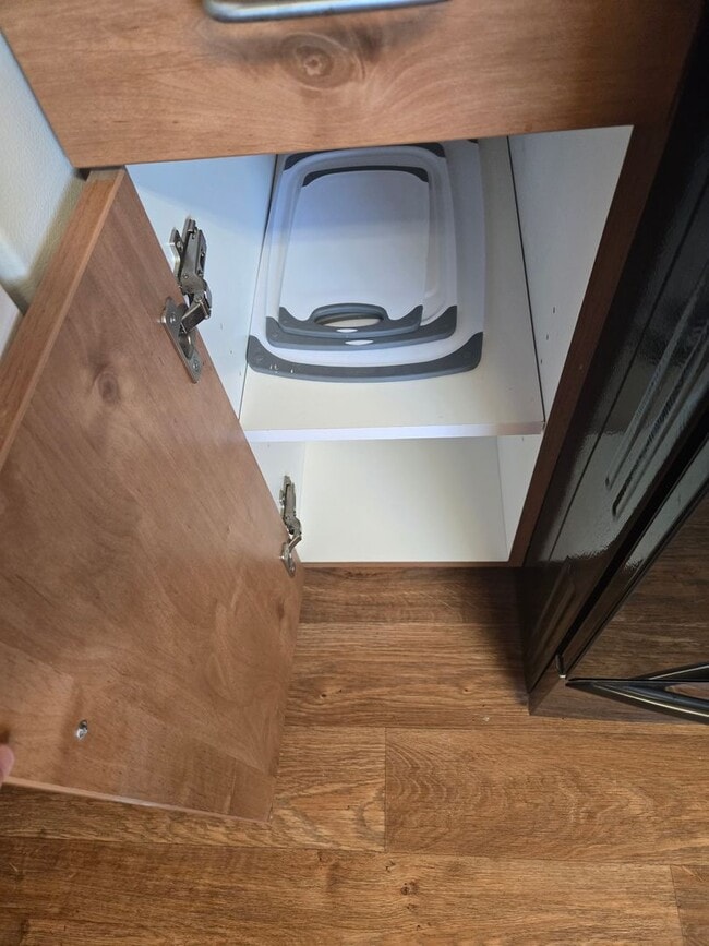 Building Photo - Fully furnished long term rental