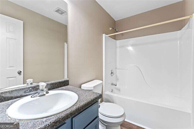 Building Photo - 930 Hall St NW