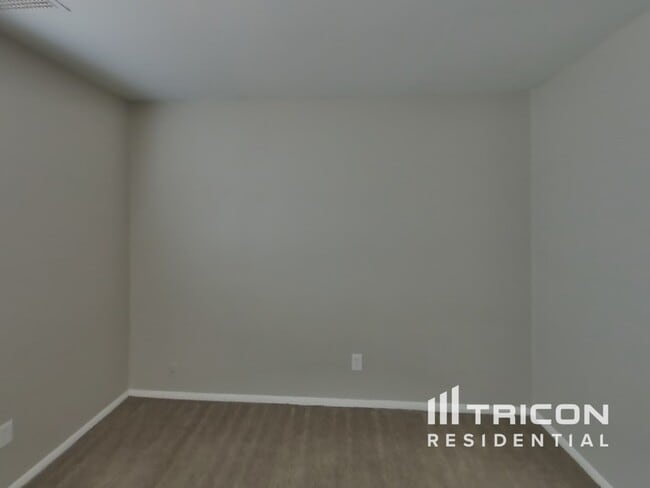Building Photo - 4432 N 86th Dr