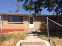 Building Photo - 3 bedrooms/1.5 bath Ranch House