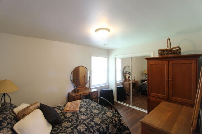Building Photo - 4 Bedroom 2.5 Bath Lake Cyrus Beauty LOADE...