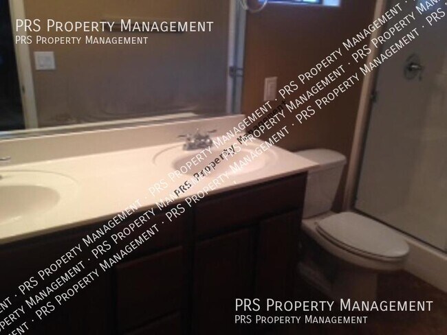 Building Photo - Just Listed !!