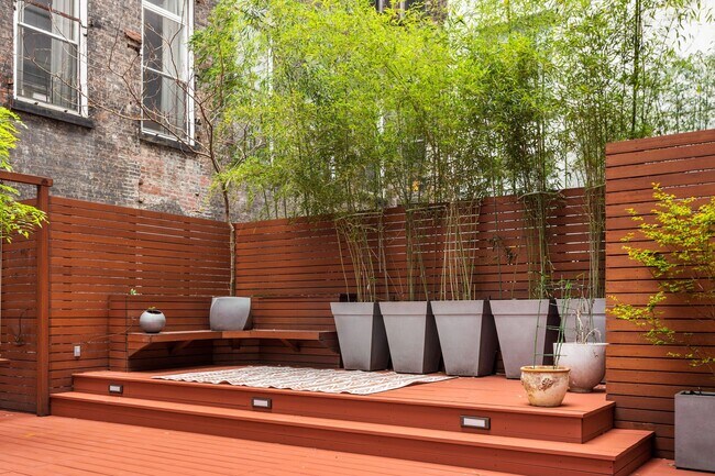 Building Photo - 10 E 14th St