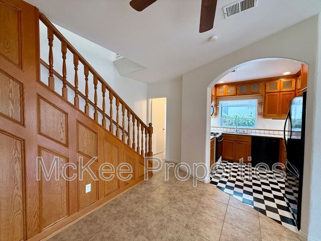 Building Photo - 4734 E Mountain View Dr