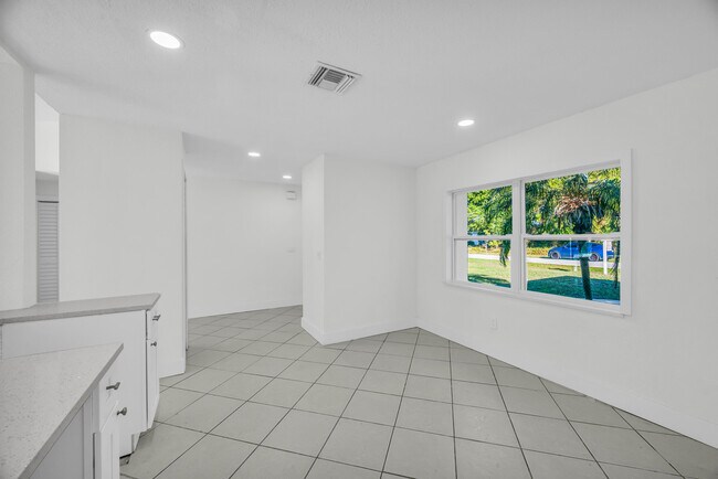 Building Photo - 2514 SE Alfonso Ave