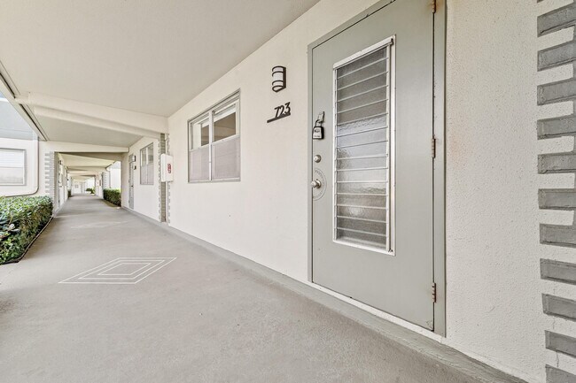 Building Photo - 723 Flanders Dr