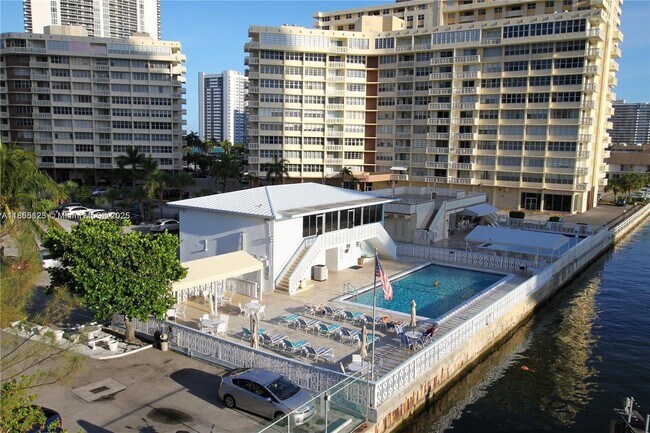 Building Photo - 1801 S Ocean Dr