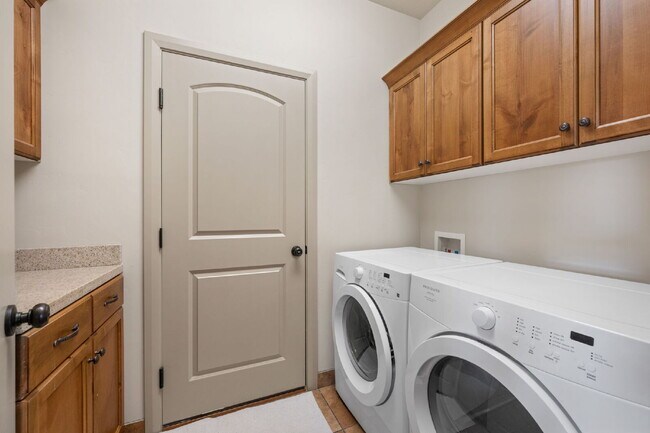 Building Photo - Fully Furnished Home With a View | 1–6 Month Lease | Private Basement Suite + All Essentials Incl...