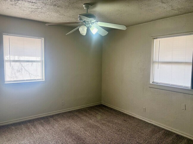 Building Photo - Three bedroom home in NW OKC