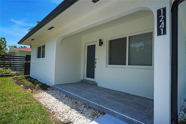 Building Photo - 1241 NW 25th St