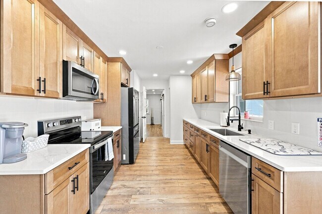Building Photo - 4225 Twin Rivers Dr