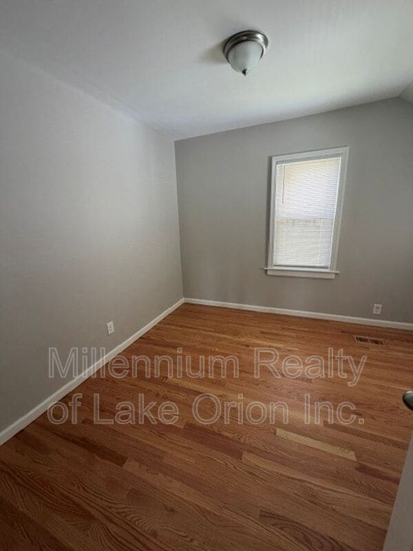 Building Photo - 27 Sylvan Ct