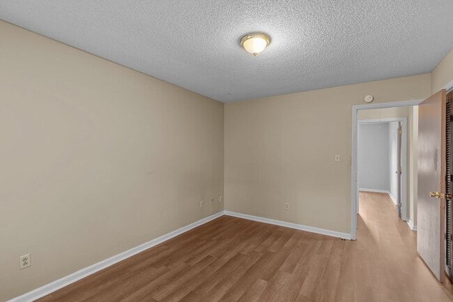 Building Photo - 2 Bedroom, 2 Bathroom Home