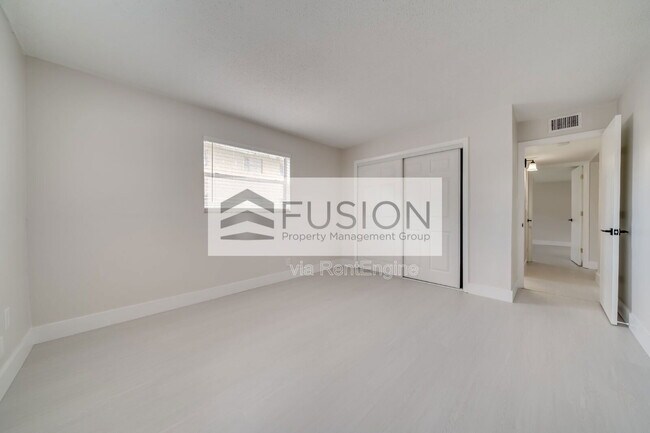 Building Photo - 921 SW 74th Terrace