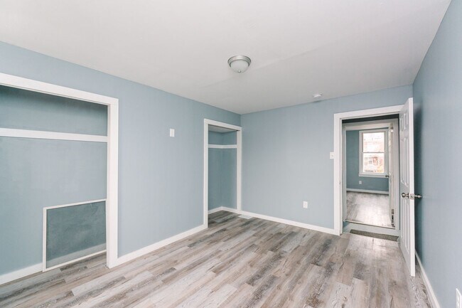 Building Photo - Move in special! Newly renovated 3 bedroom...
