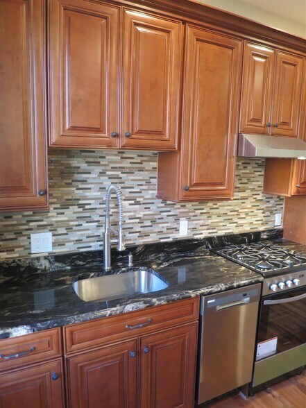 Building Photo - 136 Inman St