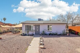 Building Photo - 2108 S Hemlock Stra