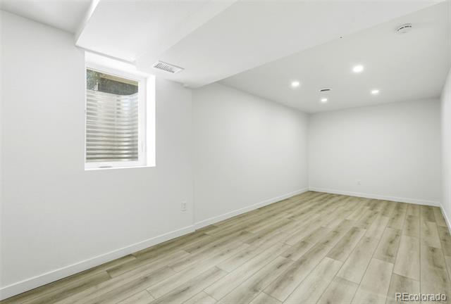 Building Photo - 6752 S Dahlia Ct