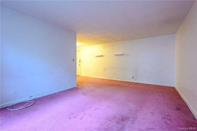 Building Photo - 3 Sadore Ln