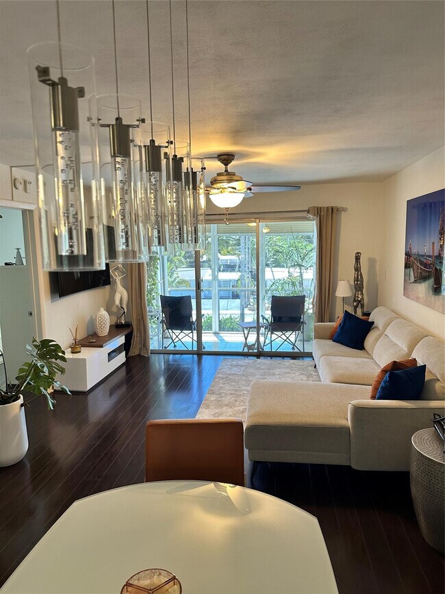 Building Photo - 3040 NE 16th Ave