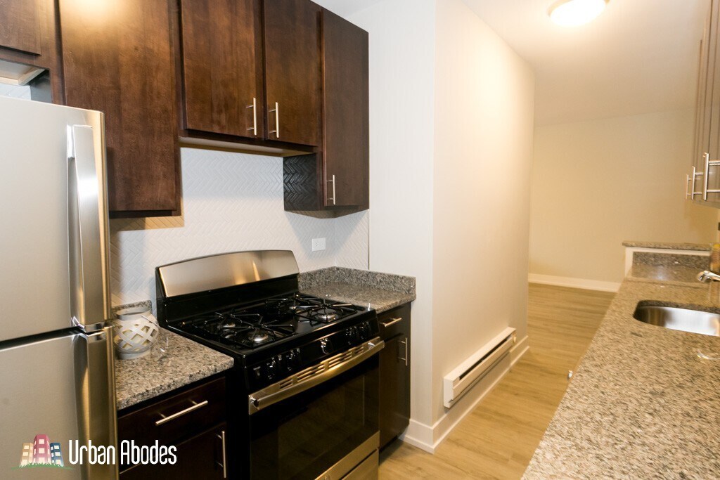 Building Photo - 703 W Brompton Ave