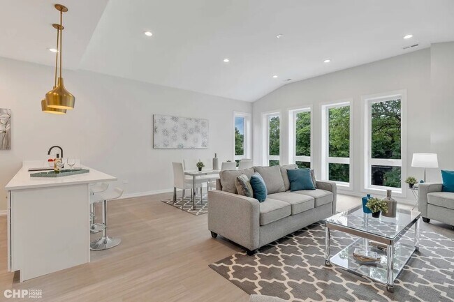 Building Photo - 5434 S Michigan Ave