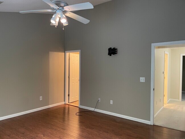 Building Photo - 110 Songbird Ln