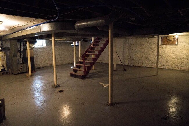 Building Photo - Lovely, Renovated Vintage 3 BR Home! Off-Street Parking, Covered Porch & Patio; Dogs Ok!