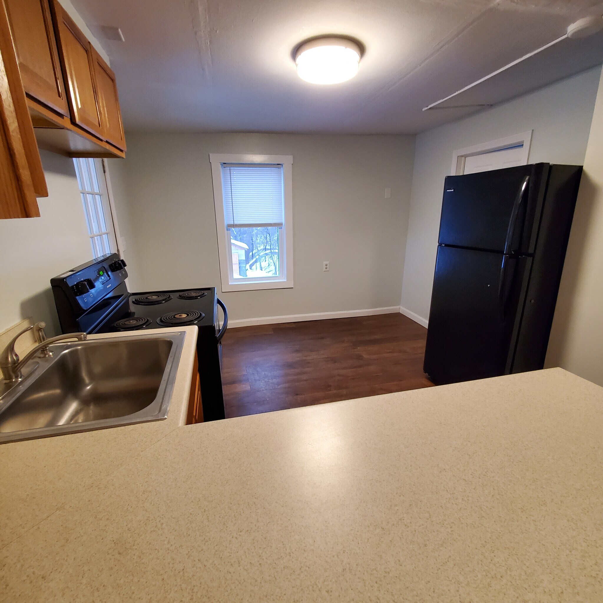 Building Photo - 398 Weaver St