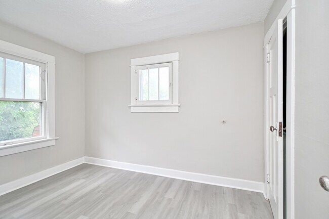 Building Photo - 312-314 Pointview Ave