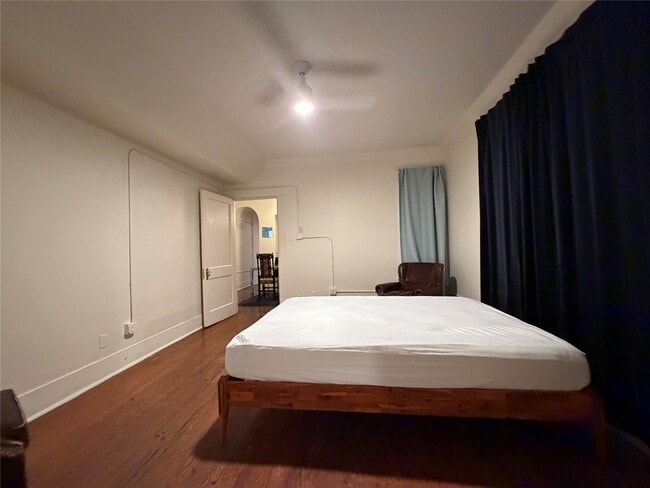 Building Photo - 402 Hyde Park Blvd