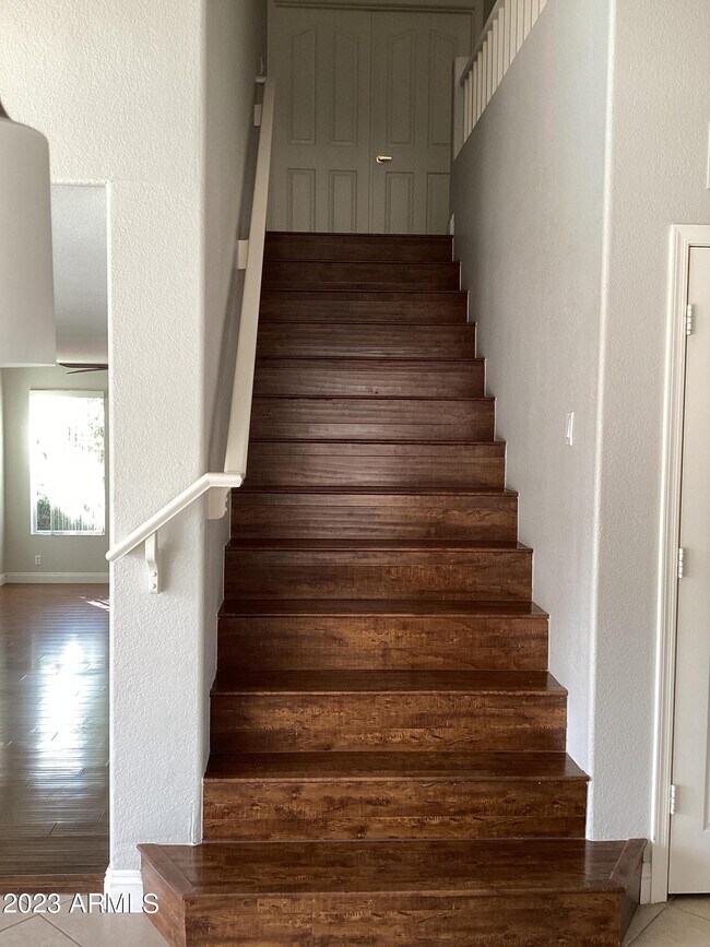 Building Photo - 2331 W Toledo Pl