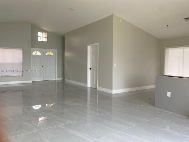 Building Photo - 880 NW 123rd Ct