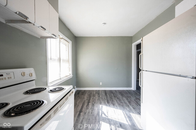 Building Photo - 3725 N Sherman Dr