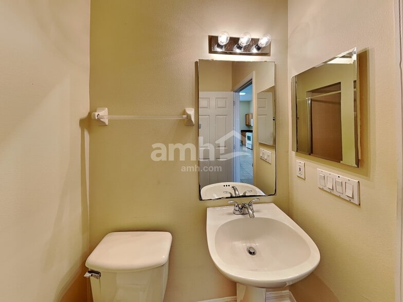 Building Photo - 1042 Raining Meadows Ln