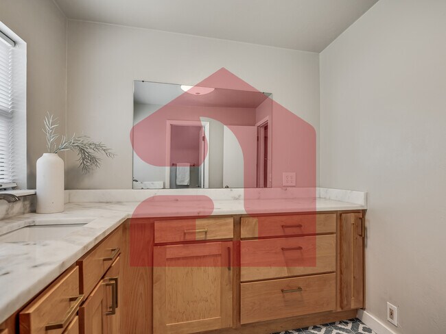 Building Photo - 1501 Gladstone Terrace