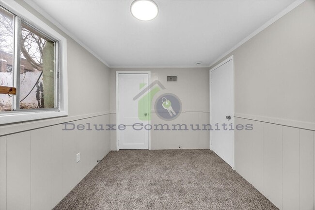 Building Photo - Spacious 4 Bedroom- With Extra room! New Remodel!