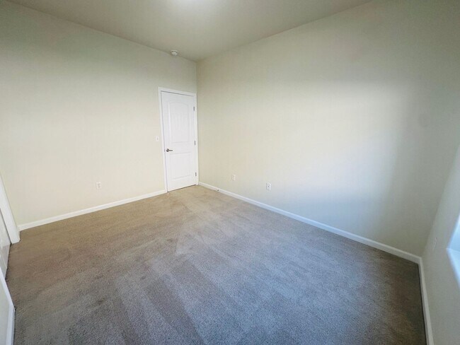 Building Photo - Exceptionally maintained Single level 3 bedroom home available soon!