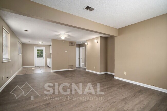 Building Photo - 1337 Woodward Rd