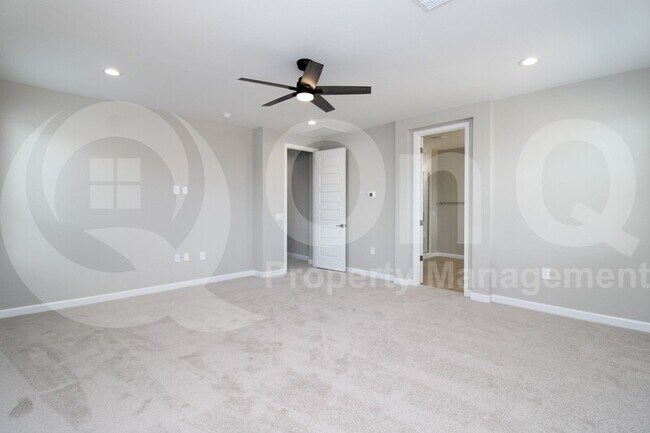 Building Photo - 5976 E Quail Ave