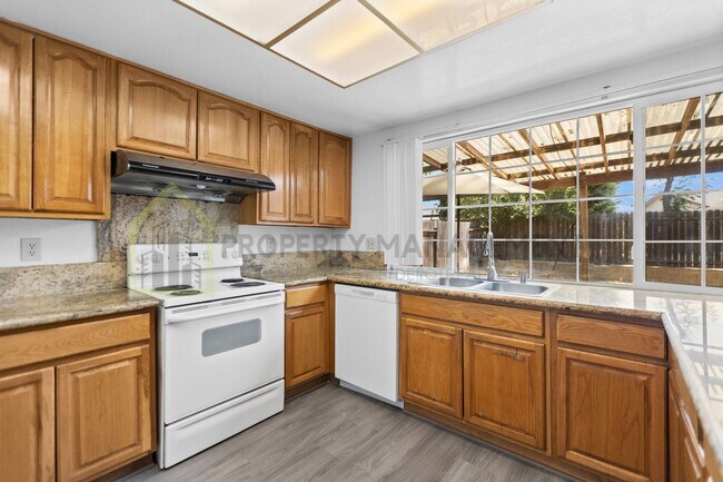 Building Photo - Charming 4-Bed, 2-Bath Home in Sacramento’...
