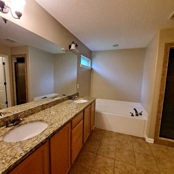 Building Photo - 407 Springer Cv