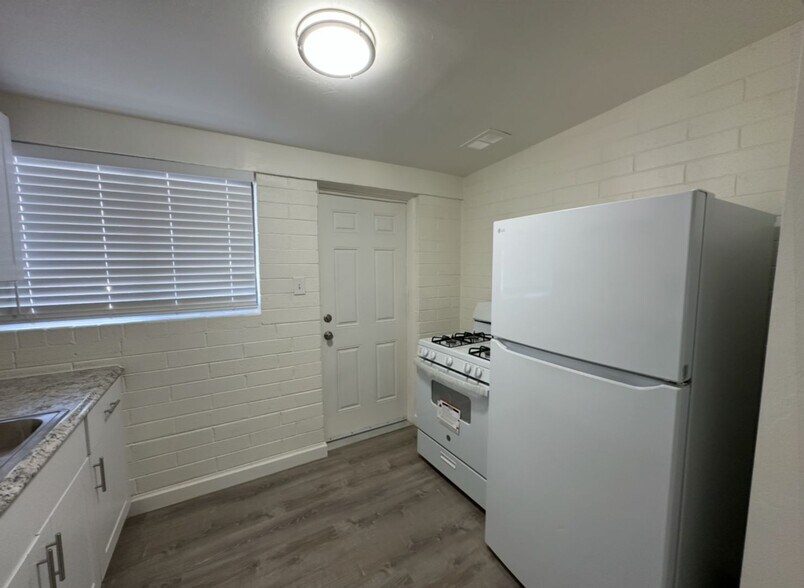 Building Photo - 1022 N Palo Verde Blvd