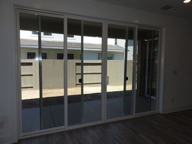 Building Photo - Beautiful Smart Home in Granite Bay  With Solar!!