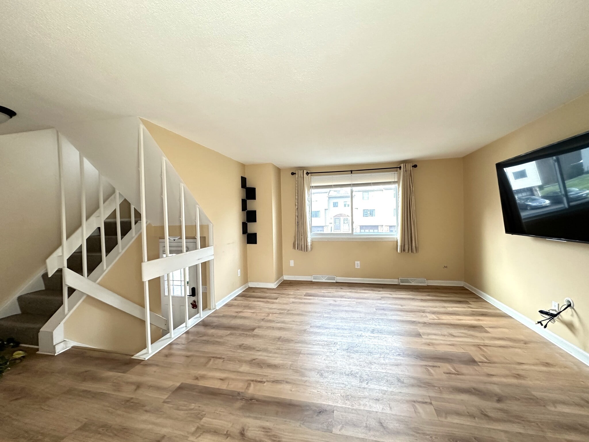 Building Photo - 362 Cameco Cir
