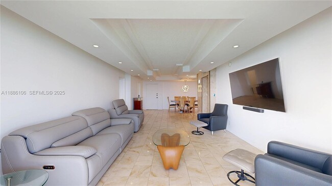 Building Photo - 3140 S Ocean Dr