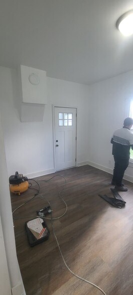 Building Photo - 143 W 1st St