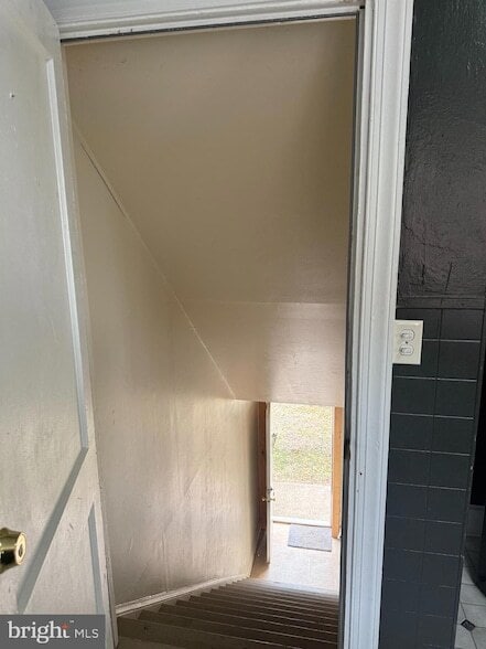 Building Photo - 606 Stuart St