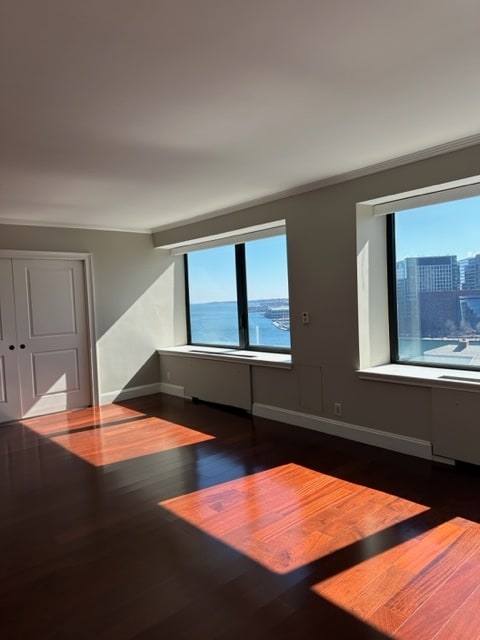 dining area - 85 E India Row