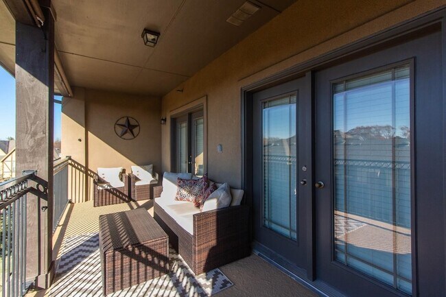 Building Photo - 1605 Brook Glen Dr